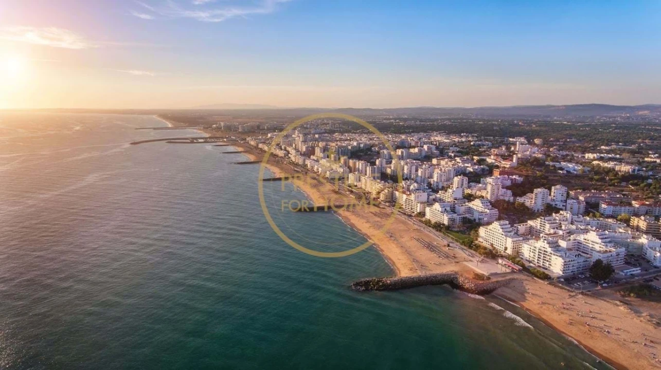 Apartamento T2 para Arrendamento em Quarteira Foto 13