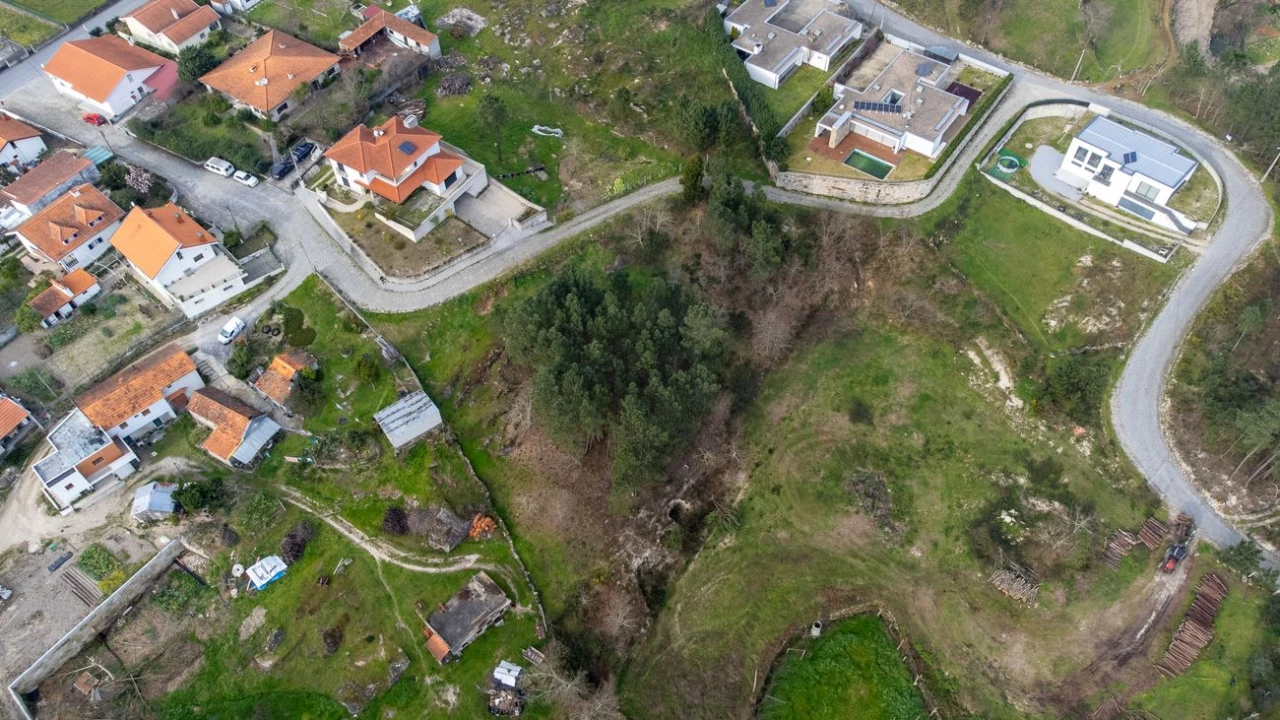 Terreno para Venda em Várzea, Aliviada e Folhada Foto 1