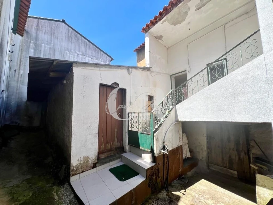 Moradia T2 para Venda em Aguda Foto 4