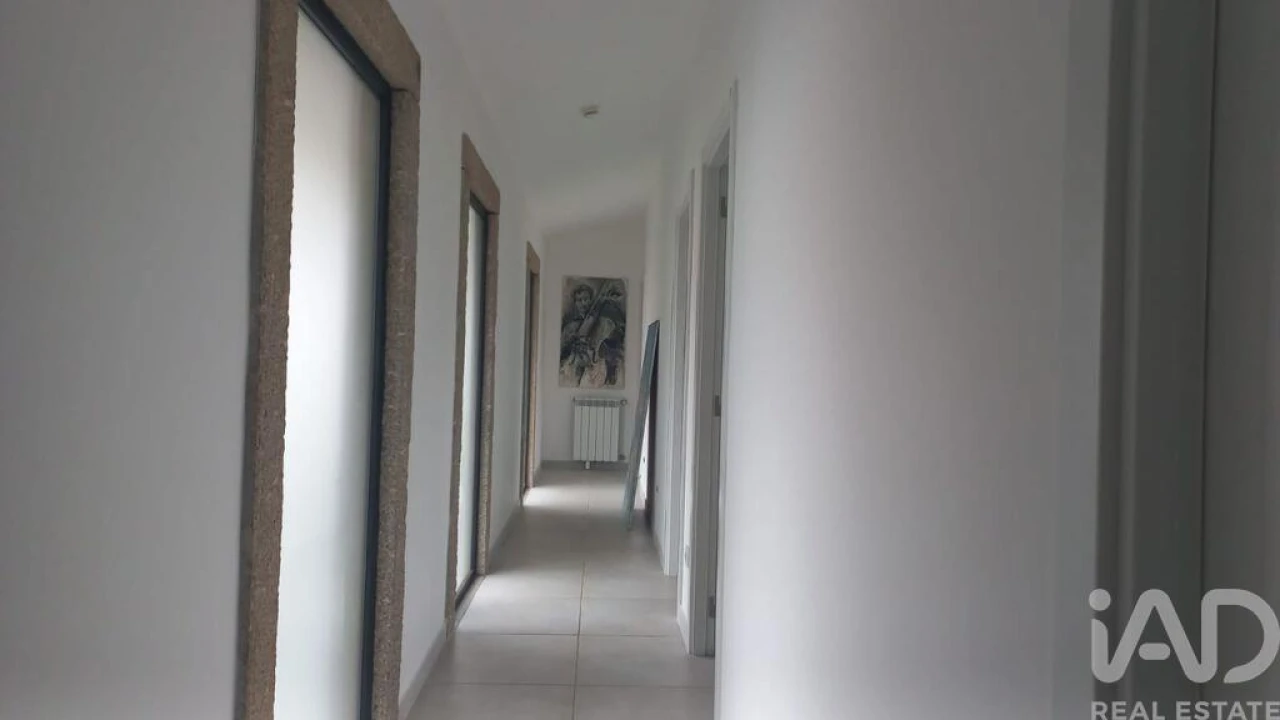 Moradia T6 para Venda em Real Foto 23