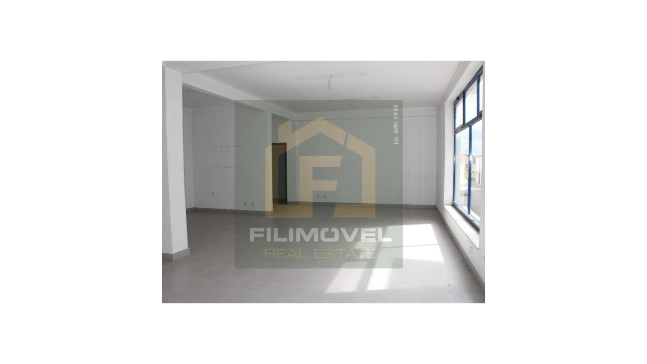 Loja para Arrendamento em Riachos Foto 1