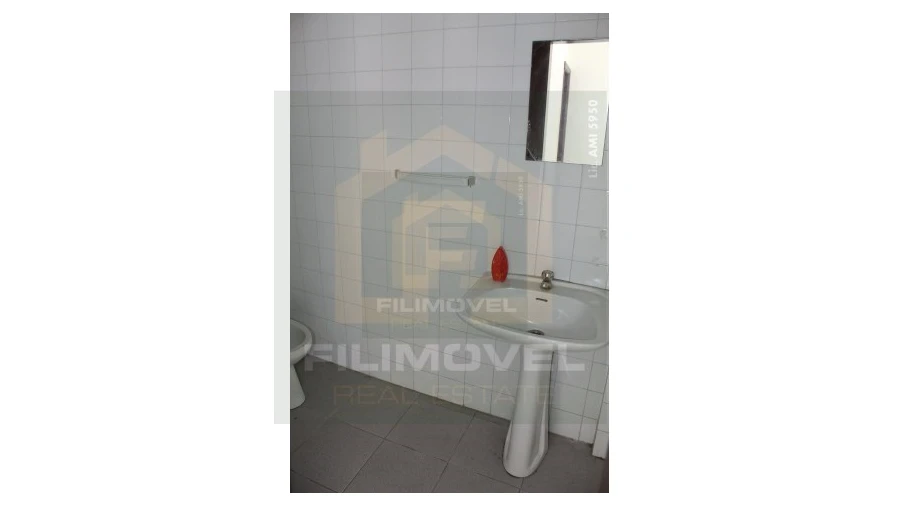 Loja para Arrendamento em Riachos Foto 2