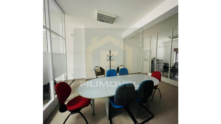 Loja para Arrendamento em Riachos Foto 3