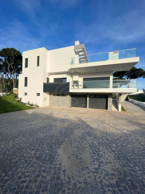 Moradia T4 para Venda em Quarteira