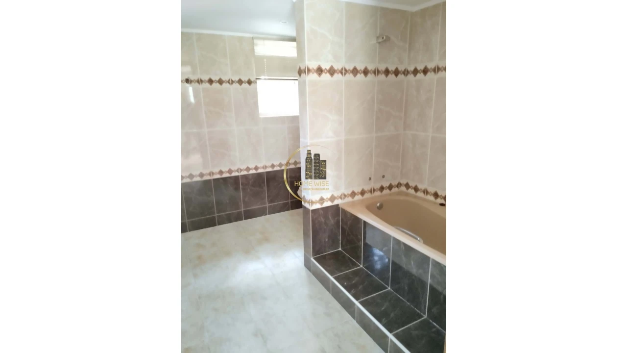 Moradia T5 para Venda em Agualva e Mira-Sintra Foto 23