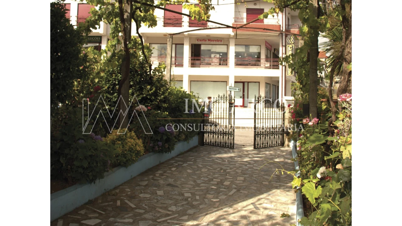 Moradia T6 para Venda em Arco de Baúlhe e Vila Nune Foto 5