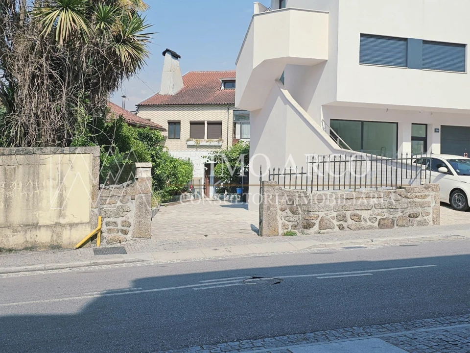 Moradia T6 para Venda em Arco de Baúlhe e Vila Nune Foto 3