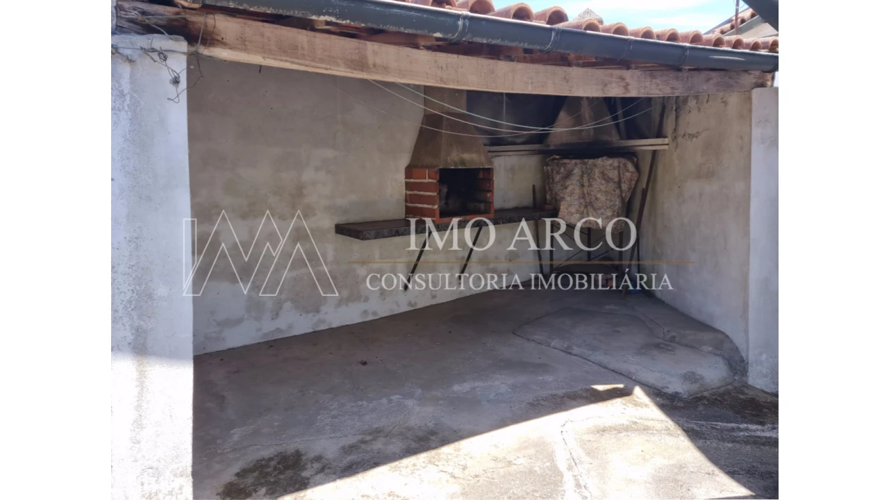 Moradia T2 para Venda em Arco de Baúlhe e Vila Nune Foto 4