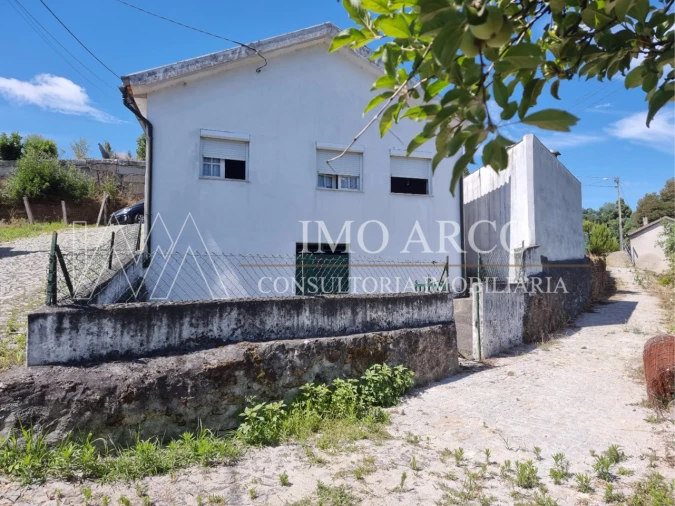 Moradia T2 para Venda em Arco de Baúlhe e Vila Nune Foto 2