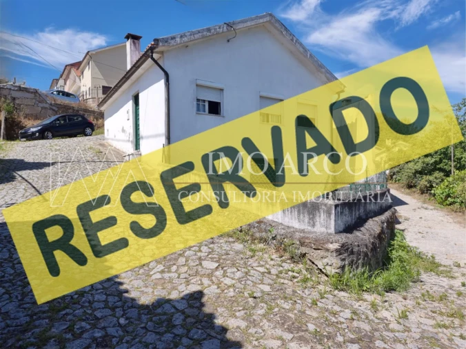 Moradia T2 para Venda em Arco de Baúlhe e Vila Nune Foto 1