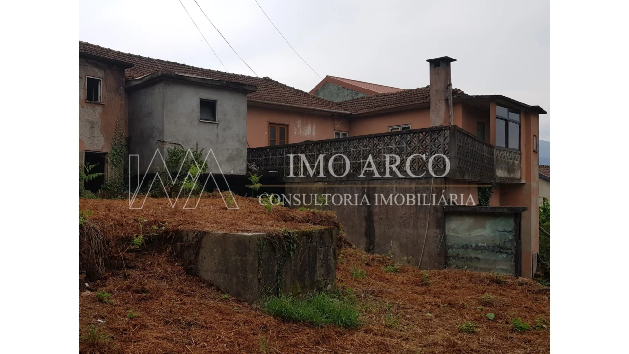 Moradia T7 para Venda em Arco de Baúlhe e Vila Nune Foto 13