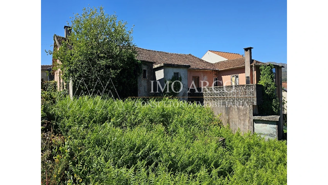 Moradia T7 para Venda em Arco de Baúlhe e Vila Nune Foto 2