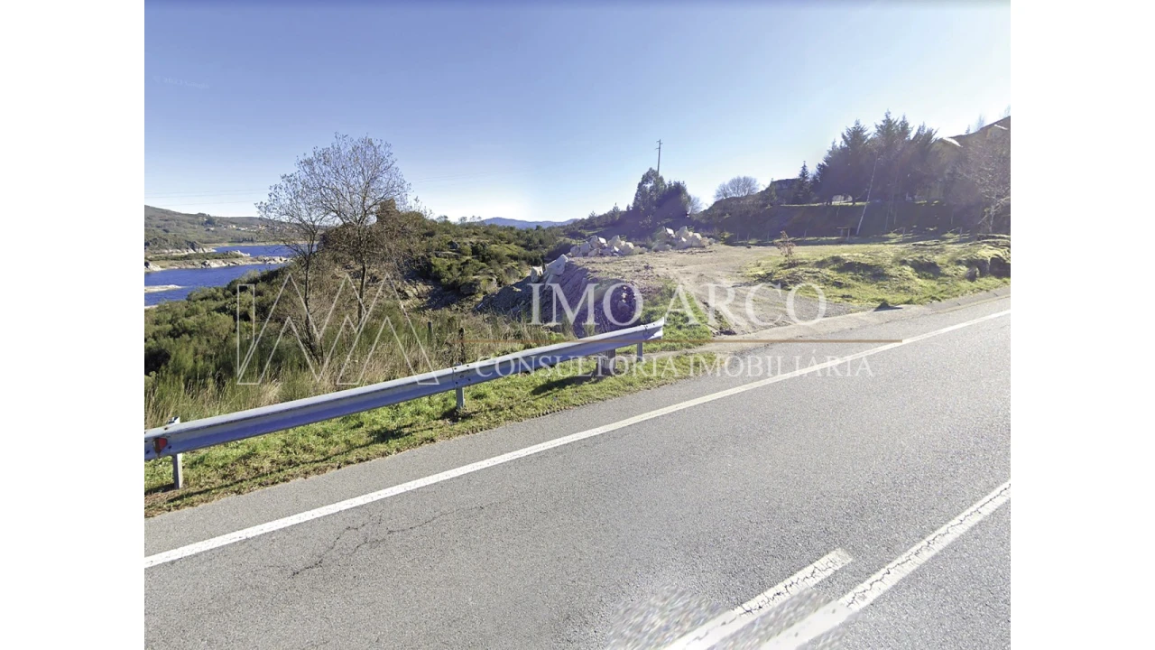 Terreno para Venda em Viade de Baixo e Fervidelas Foto 1