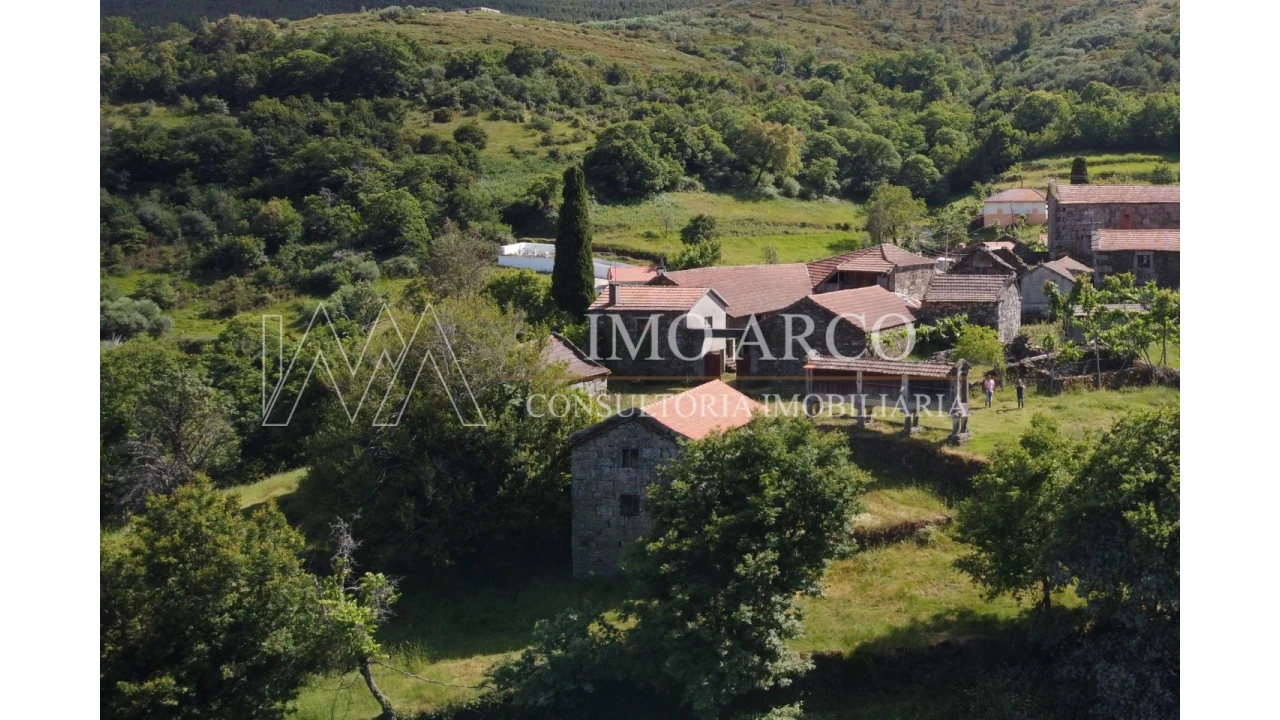 Quinta T4 para Venda em Salto Foto 1