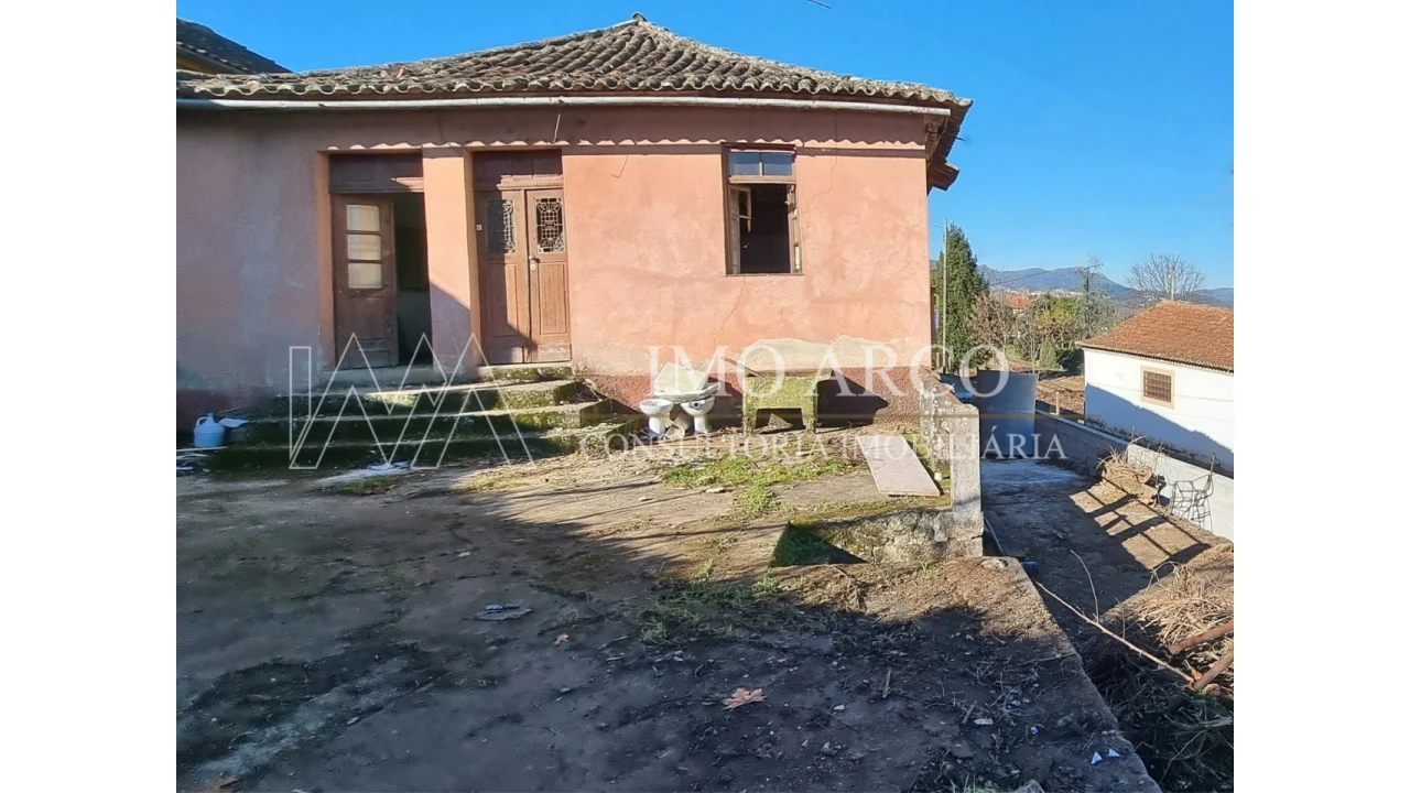 Moradia T4 para Venda em Arco de Baúlhe e Vila Nune Foto 9