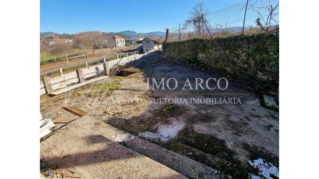 Moradia T4 para Venda em Arco de Baúlhe e Vila Nune Foto 5