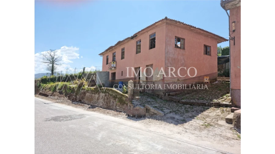 Moradia T4 para Venda em Arco de Baúlhe e Vila Nune Foto 4