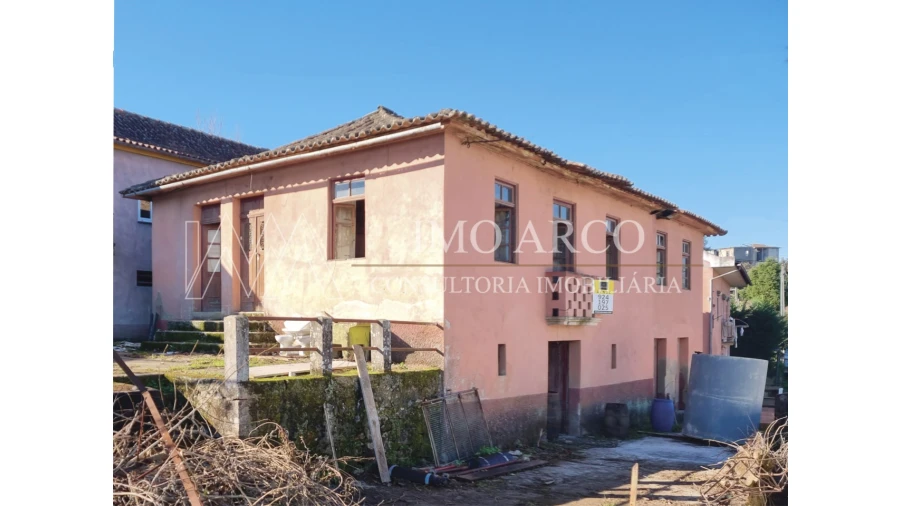 Moradia T4 para Venda em Arco de Baúlhe e Vila Nune Foto 1