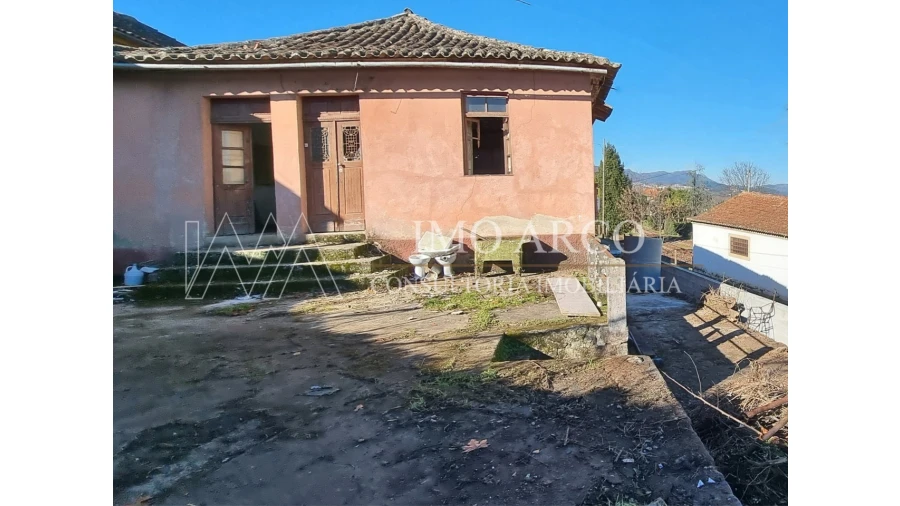 Moradia T4 para Venda em Arco de Baúlhe e Vila Nune Foto 9