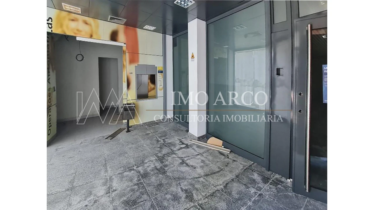 Loja para Venda em Bornes de Aguiar Foto 7