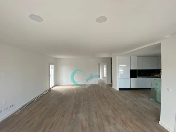 Moradia T4 para Venda em Corroios