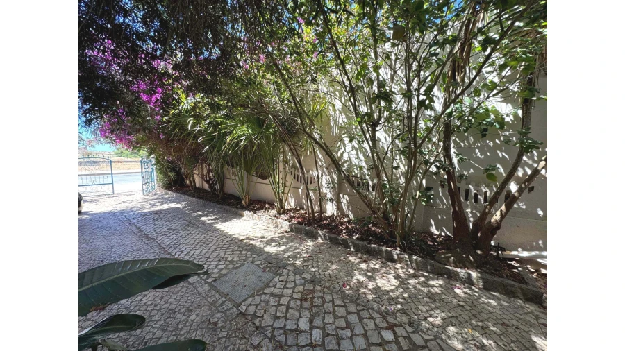 Moradia T8 para Venda em Lagos (São Sebastião e Santa Maria) Foto 40