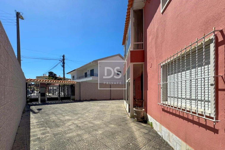 Moradia T5 para Venda em Algueirão-Mem Martins Foto 59