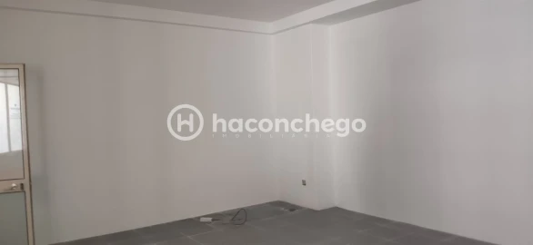 Loja para Venda em Arcozelo
