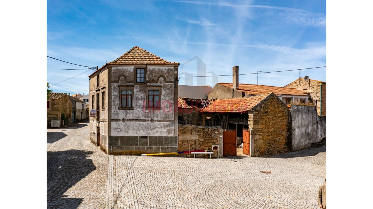 Moradia T2 para Venda em Castelo Mendo, Ade, Monteperobolso e Mesquitela Foto 1