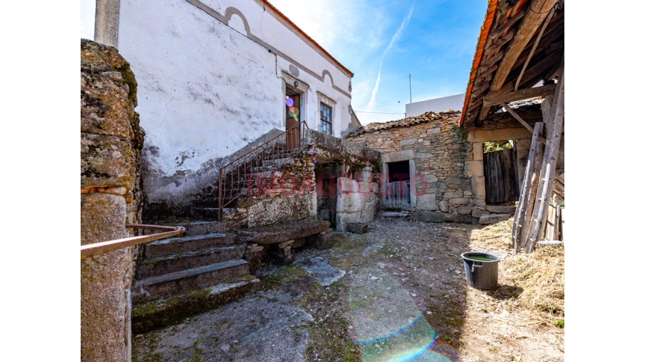 Moradia T2 para Venda em Castelo Mendo, Ade, Monteperobolso e Mesquitela Foto 4