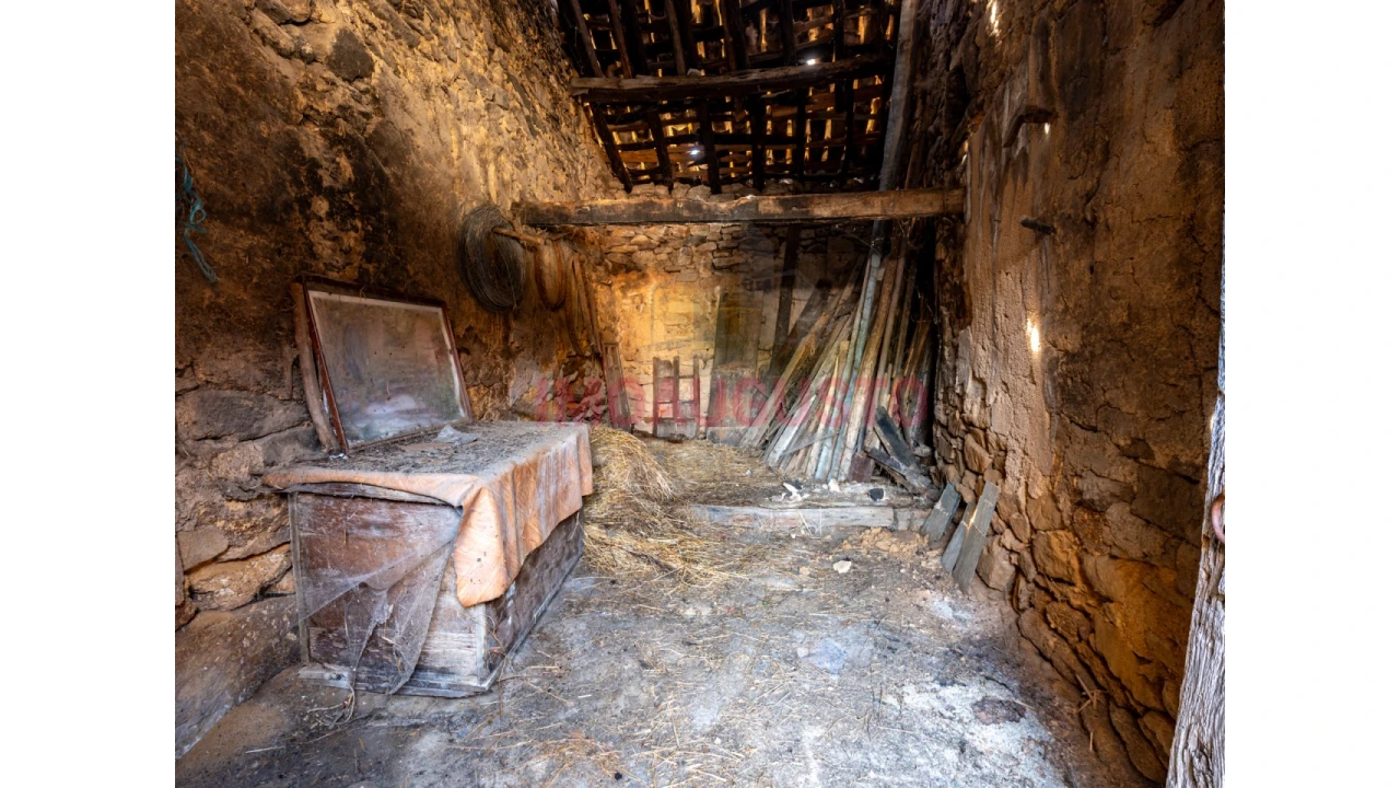 Moradia T2 para Venda em Castelo Mendo, Ade, Monteperobolso e Mesquitela Foto 5