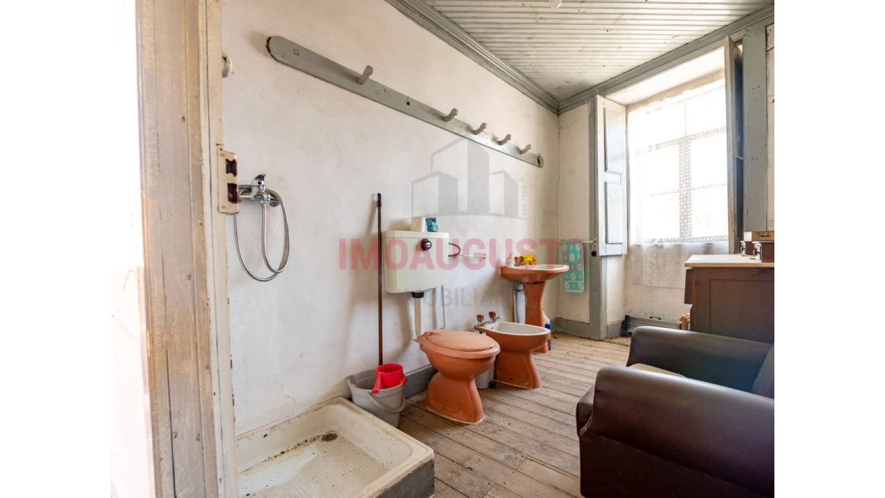 Moradia T2 para Venda em Castelo Mendo, Ade, Monteperobolso e Mesquitela Foto 8