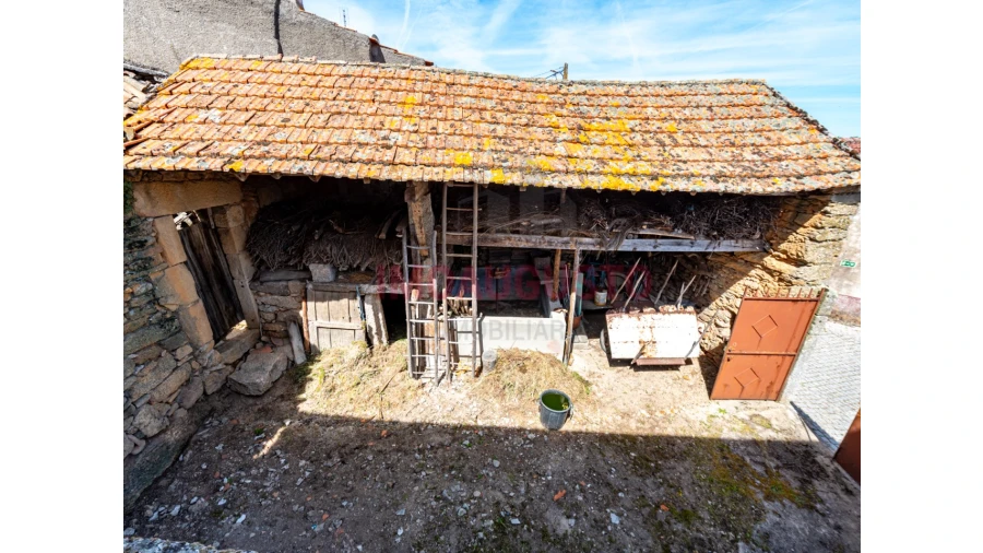 Moradia T2 para Venda em Castelo Mendo, Ade, Monteperobolso e Mesquitela Foto 3