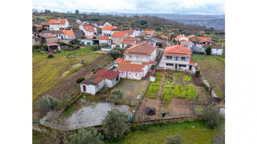 Moradia T4 para Venda em Freixo Foto 4