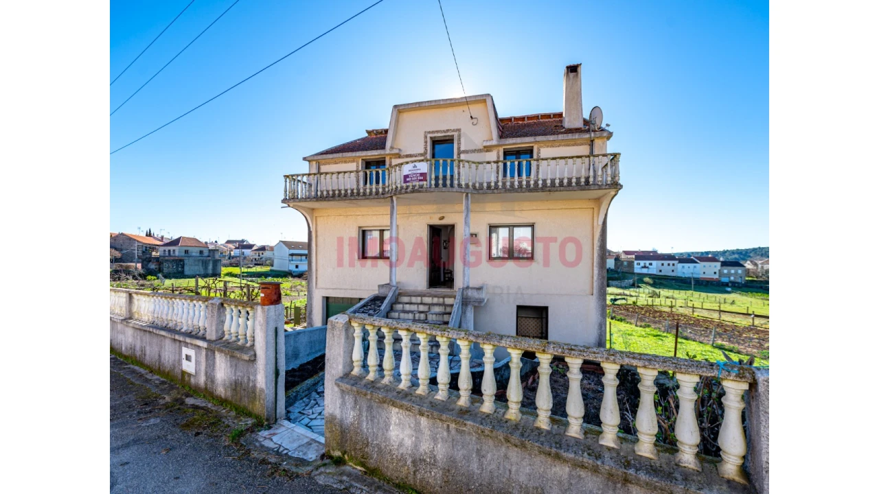 Moradia T4 para Venda em Vale de Espinho Foto 1