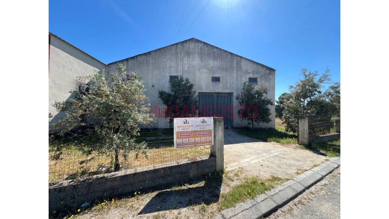 Armazém para Arrendamento em Forno Telheiro Foto 1