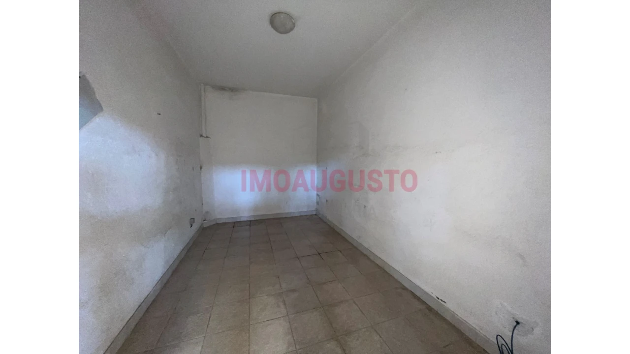 Armazém para Arrendamento em Forno Telheiro Foto 7