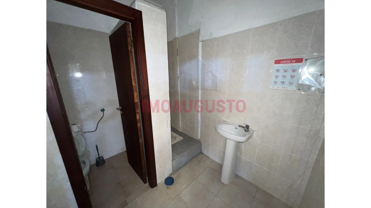 Armazém para Arrendamento em Forno Telheiro Foto 9