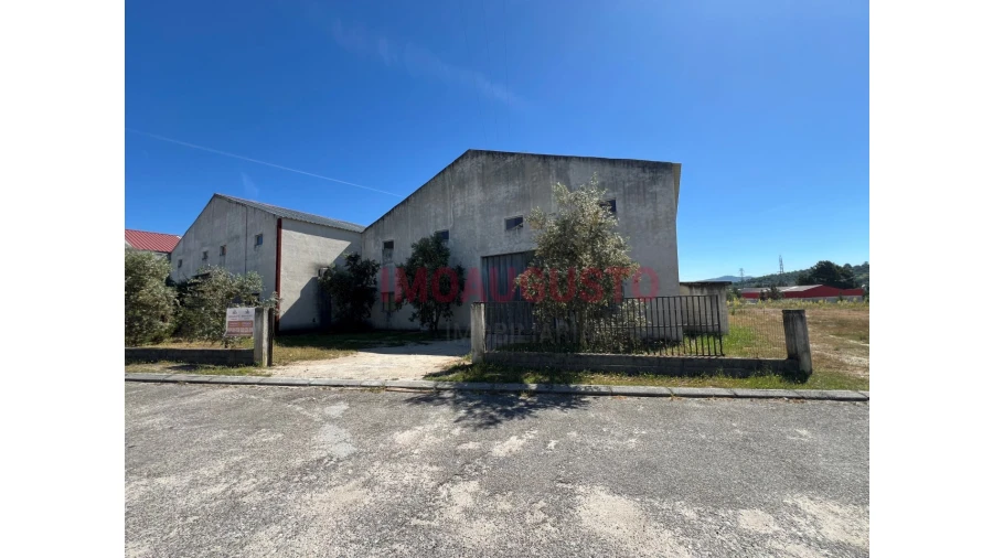 Armazém para Arrendamento em Forno Telheiro Foto 2