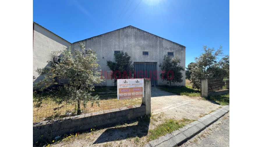 Armazém para Arrendamento em Forno Telheiro