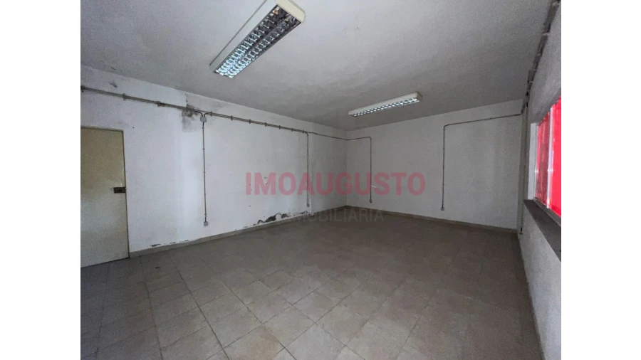 Armazém para Arrendamento em Forno Telheiro Foto 6