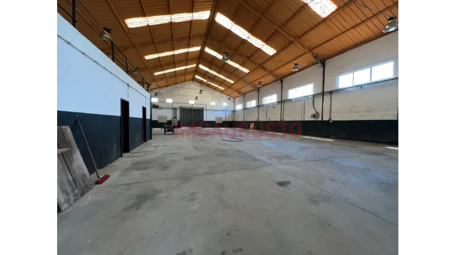 Armazém para Arrendamento em Forno Telheiro Foto 4
