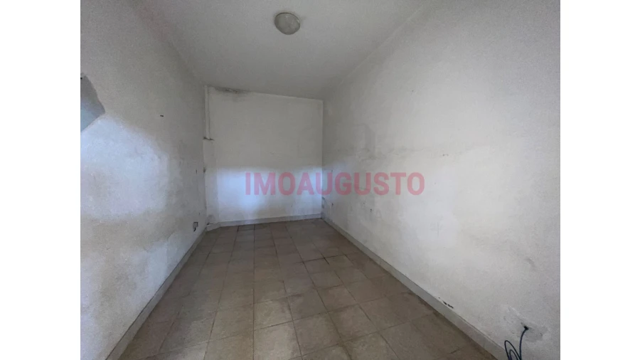 Armazém para Arrendamento em Forno Telheiro Foto 7