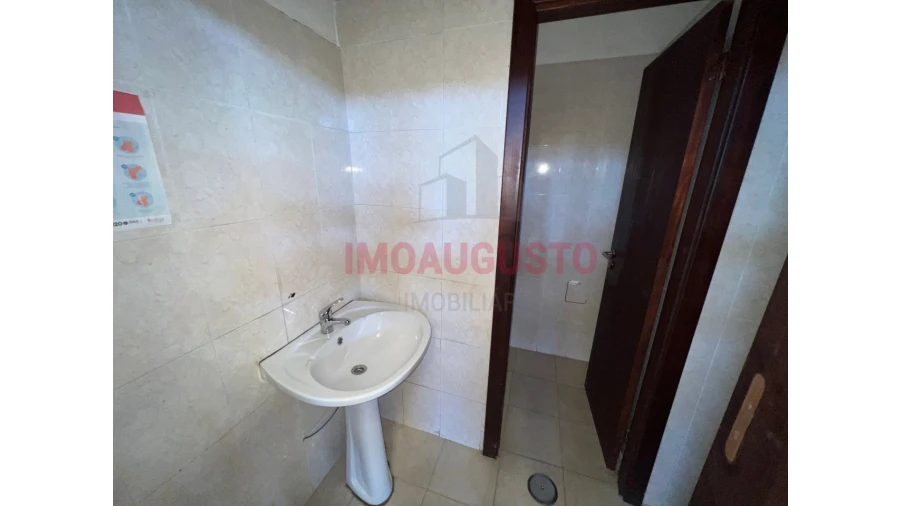 Armazém para Arrendamento em Forno Telheiro Foto 8