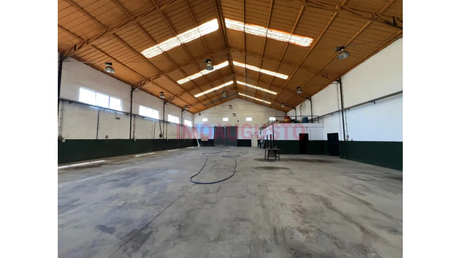 Armazém para Arrendamento em Forno Telheiro Foto 5