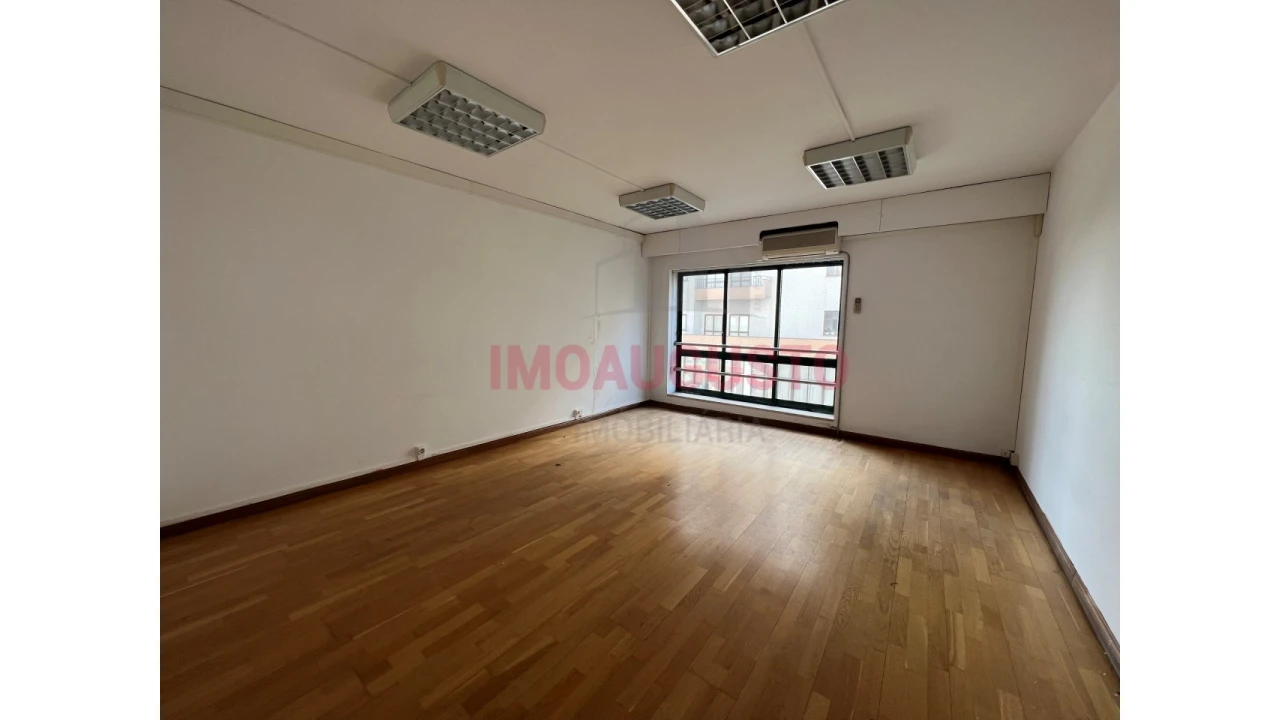 Escritório para Arrendamento em Guarda Foto 2