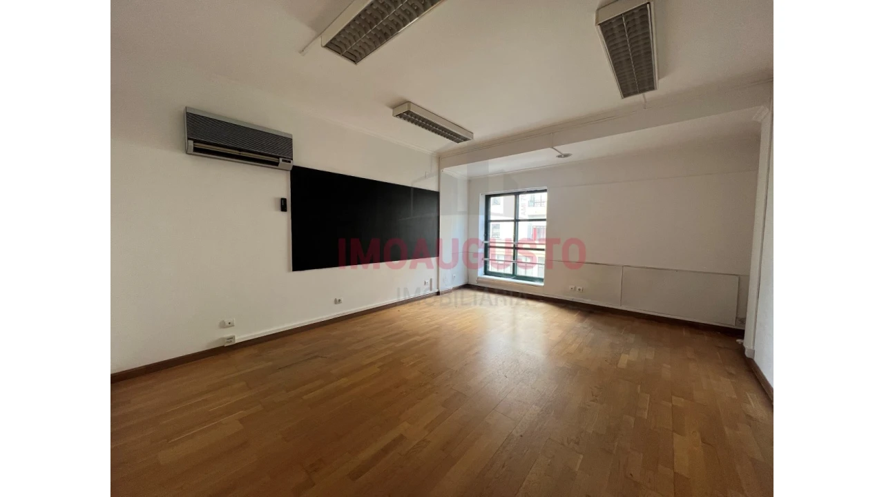 Escritório para Arrendamento em Guarda Foto 3