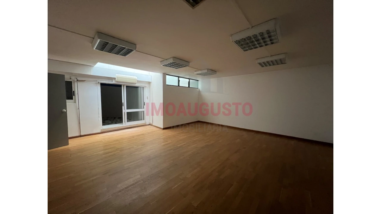 Escritório para Arrendamento em Guarda Foto 5