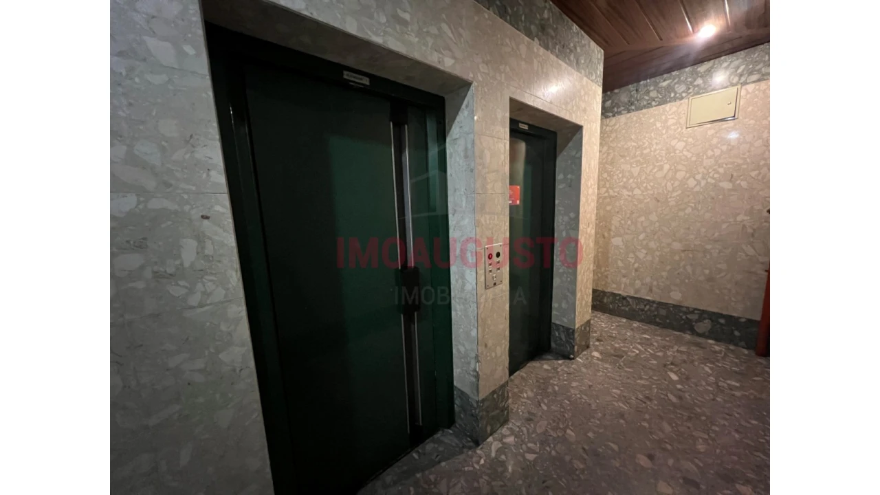 Escritório para Arrendamento em Guarda Foto 8