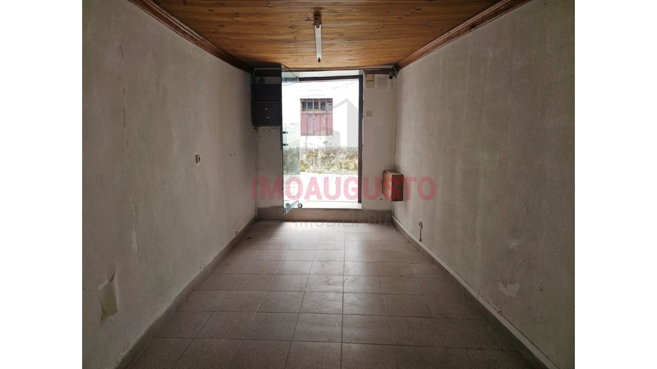 Loja para Arrendamento em Guarda Foto 4